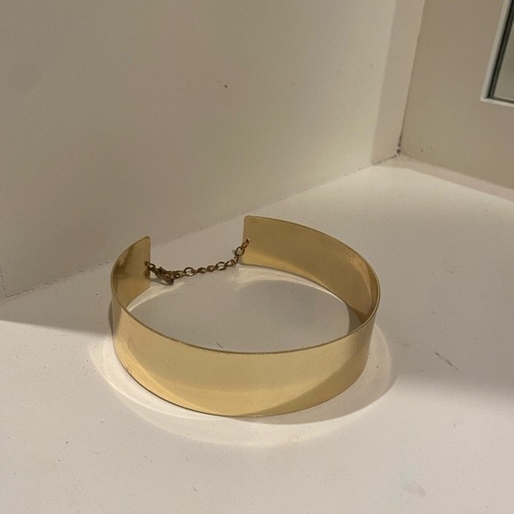 Gold color choker necklace - Picture 2 of 5